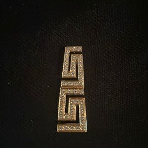 14k yellow gold Greek design pendant with 46 small pointer Diamonds 💎.NWOT